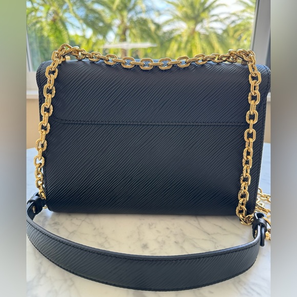 Louis Vuitton MM Black leather with gold twist chain bag like new! - Picture 5 of 11